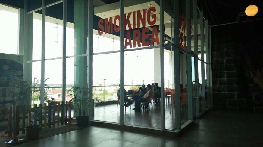 smoking-area-di-opi-mal_20160531_175937.jpg