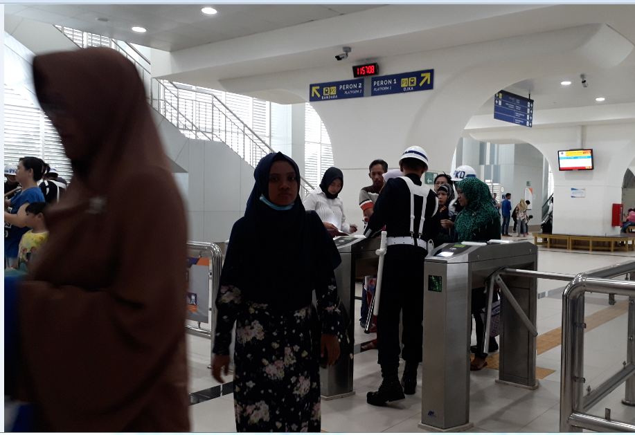 stasiun-lrt-bumi-sriwijaya-musim-libur.jpg