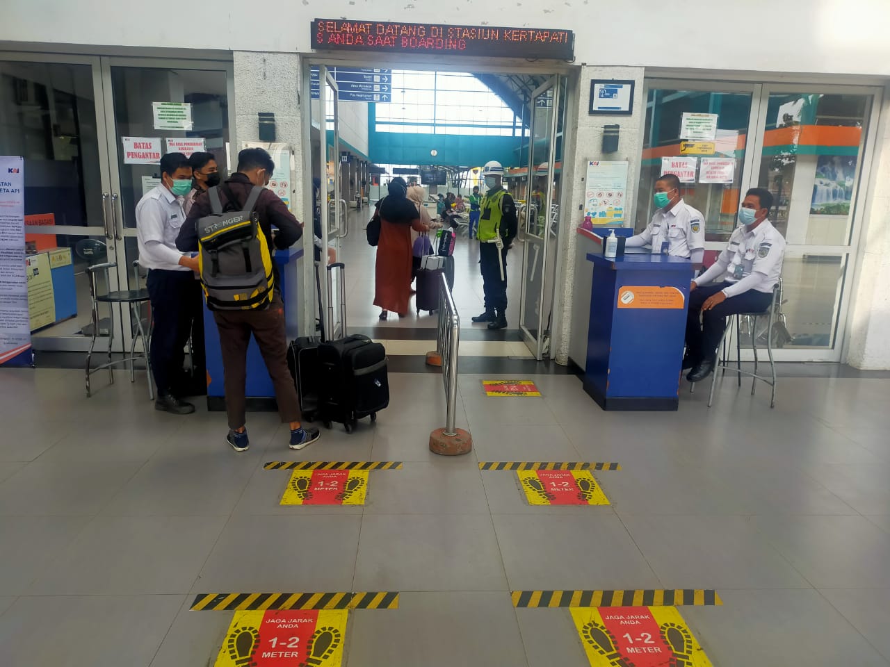 suasana-di-stasiun-pt-kai2352525.jpg