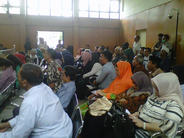 suasana-pengunjung-yang-memenuhi-ruang-sidang-tipikor-pn-palembang-kamis-3132016_20160331_110918.jpg