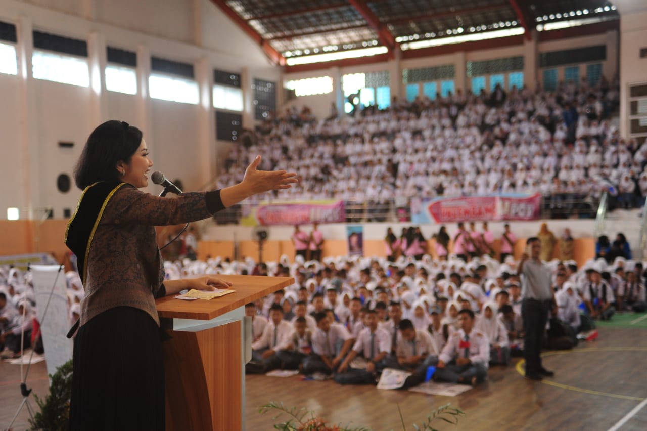 Percha Leanpuri Ulang Tahun ke 33, Ini Doa dari Sang Suami Tercinta