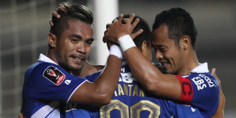 tiga-pemain-persib-bandung-dari-kiri-ke-kanan-zulham-zamrun-tantan-dan-atep-merayakan-gol_20150902_230518.jpg