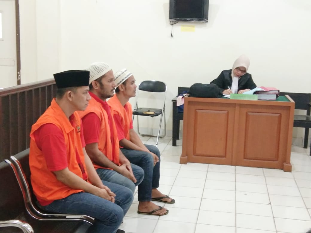 tiga-terdakwa-sindikat-pengedar-narkoba-2425425.jpg