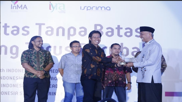 Baca Tulisan 'Sumsel' di Trofi, Reaksi Walikota Padang Ini Bikin Bangga