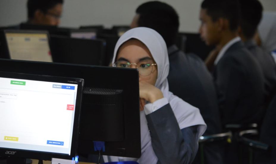 UNBK dan UNKP SMP Hari Pertama di Palembang, Yoshua Optimis 75 Persen Jawaban Benar