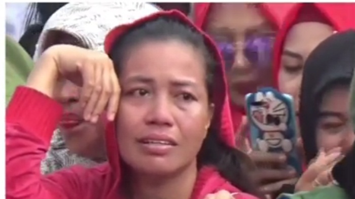 Dengar Sammy Simorangkir Bernyanyi, Ibu ini Menangis Haru di Karnaval Kebhinekaan BKB Palembang