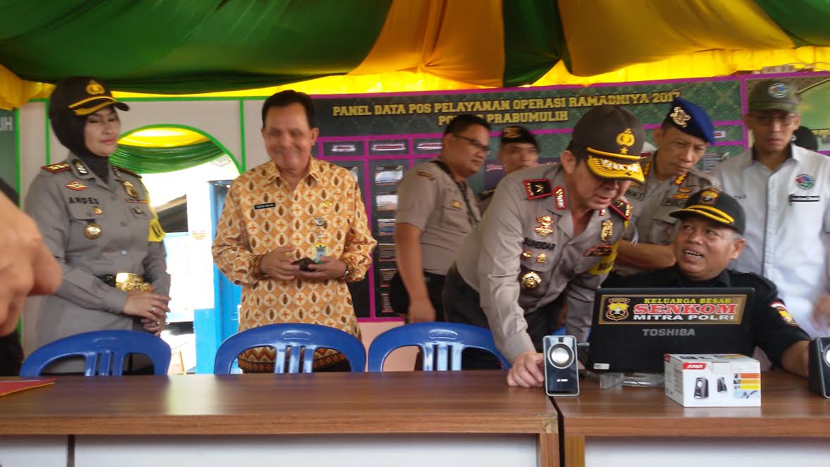 wakapolda-tinjau-mudik-prabumulih_20170622_145719.jpg