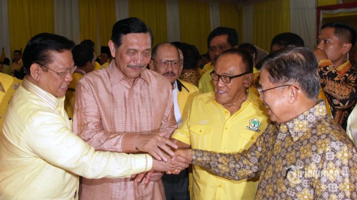 wakil-presiden-ri-jusuf-kalla-aburizal-bakrie-agung-laksono_20151205_120106.jpg