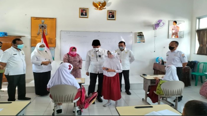 walikota-palembang-harnojoyo-meninjau-ptm-di-sdn-136-palembang-rabu-1592021.jpg