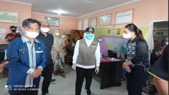 Jelang Pengetatan PPKM Mikro Palembang, Wakil Walikota Fitrianti Sidak Posko PPKM Tingkat Kelurahan