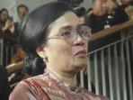Air-mata-Sri-Mulyani-tak-terbendung-saat-hendak-berpamitan-meninggalkan-para-pegawai-aparatur-s.jpg