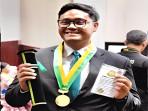 Bagas-Marsudi-putra-dari-mantan-Menteri-Luar-Negeri-Menlu-Retno-Marsudi-yang-resmi-lulus.jpg