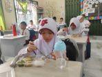 Baru-5-Sekolah-di-Palembang-yang-Jalankan-Makan-Siang-Gratis-Sudah-Dirasakan-2968-Siswa.jpg