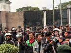 Bukan-900-M-KemenPU-Butuh-Rp-1-T-Perbaiki-Gedung-DPRD-dan-Fasilitas-Publik-yang-Rusak-Pasca-Demo.jpg
