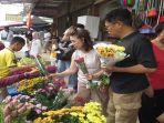 Jelang Imlek, Pedagang Bunga di Palembang Ramai Diserbu Warga Tionghoa