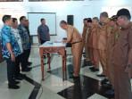 Bupati-Empat-Lawang-Kumpulkan-Kades-dan-Poldes-Tekankan-Peran-Dalam-Menjaga-Keamanan-Wilayah.jpg