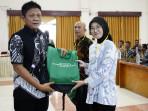 Bupati-Enos-Dorong-Ekonomi-Kreatif-di-OKU-Timur.jpg