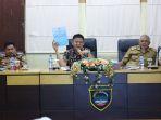 Bupati-enos-gelar-rapat.jpg