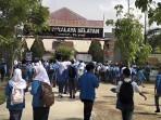 Desak-Kepsek-Dicopot-Pelajar-SMKN-1-Indralaya-Selatan-Gelar-Mogok-Belajar-Ancam-Aksi-Lebih-Besar.jpg