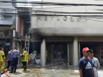 Diduga-Lupa-Matikan-Kompor-Toko-Pakaian-Sekaligus-Kafe-di-Jalan-Sumpah-Pemuda-Palembang-Terbakar.jpg