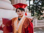 Disjoki-DJ-Dinar-Candy-menguraikan-cerita-setelah-berhasil-menyangdang-gelar-sarjana.jpg