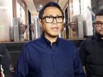 Eko-Patrio-perdana-keluar-rumah.jpg