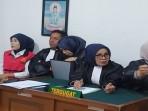Eks-Wawako-Fitrianti-Agustinda-Suami-Jalani-Sidang-Perdana-Kasus-Korupsi-PMI-Palembang.jpg