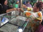 Harga-Emas-di-Palembang-Melambung-Tinggi-Kini-Perhiasan-Perak-Jadi-Primadona-Baru-Masyarakat.jpg