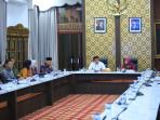 Herman-Deru-menerima-kunjungan-kerja-KepalaBPS-RI-Amalia-Adininggar-Widyasanti.jpg