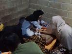 Jasad-Firullazi-saat-tiba-di-rumah-duka-di-Muara-Penimbung-Ilir-pada-Jumat-2712023-malam.jpg