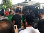 Jenazah-Tris-Rizki-Akbar-Reformansyah-26-atau-yang-akrab-dip.jpg