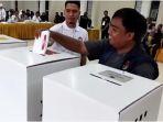 KPU-Kota-Palembang-menggelar-simulasi-pencoblosan-dan-penghitungan-suara-Pemilu-2024.jpg
