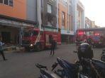 Kebakaran-di-Lantai-5-PS-Mall-Palembang-Petugas-Damkar-Kesulitan-Masuk-ke-TKP.jpg