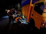 Kecelakaan-Maut-di-Banding-Agung-OKU-Selatan-Pelajar-Tewas-Tertabrak-Truk-Usai-Jatuh-Akibat-Ngebut.jpg