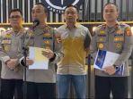 Kepala-Divisi-Humas-Polri-Irjen-Sandi-Nugroho-dalam-konferensi-pers-terkait-kasus.jpg