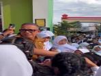 Kepsek-SMPN-1-Prabumulih-Dicopot-Mendadak-Diduga-Akibat-Tegur-Anak-Pejabat-Parkir-Mobil-di-Lapangan.jpg