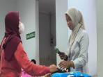 Kisah-Yuri-Tiwi-IRT-Raup-Penghasilan-Jadi-Caregiver-di-RSMH-Palembang-Beri-Jasa-Dampingi-Pasien.jpg