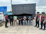 LAGI-Pemalak-di-Tol-Kramasan-Diamankan-Polisi-Modus-Atur-Lalu-Lintas-Paksa-Pengendara-Beri-Uang.jpg