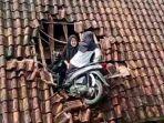 Lani-Alviani12-siswi-SD-yang-viral-karena-motornya-nyungsep-ke-atap-rumah-warga-saat.jpg