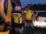 Macet-Jalintim-Palembang-Betung-Ternyata-Karena-Truk-Mogok-Kendaraan-Tak-Bisa-Bergerak-Sejak-Malam.jpg