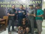 Malam-Hari-Bawa-Pisau-Masuk-ke-Kebun-Karet-Warga-Pria-Gondrong-di-Ogan-Ilir-Dibawa-ke-Kantor-Polisi.jpg
