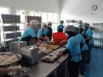 Melihat-Dapur-Luas-dan-Bersih-di-SPPG-Polda-Sumsel-di-Pakri-Palembang-Olah-Ribuan-Makanan.jpg