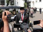 Menghadiri-pelantikan-pejabat-negara-di-Istana-Negara.jpg