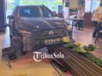 Mobil-listrik-terbang-menabrak-Tjokro-Hotel-di-Jalan-Pemuda.jpg