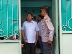 PEMBUNUHAN-Polisi-menggelar-olah-TKP-di-rumah-pasutri-lokasi-pembuhuhan-di-Jalan-Serayu.jpg