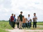 Pastikan-Pembangunan-Merata-Bupati-OKI-Cek-Proyek-Cetak-Sawah-dan-Perbaikan-Jalan-di-Lempuing.jpg