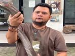 Pawang-ular-sekaligus-YouTuber-Panji-Petualang-menanggapi-insiden-tewasnya-Ocang-70-petani.jpg