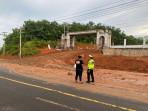 Pembangunan-Rumah-Dinas-Bupati-Musi-Rawas-Sebabkan-Jalan-Licin-Polisi-Tegur-Penanggungjawab-Proyek.jpg