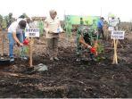 Penanaman-bibit-pohon-di-lokasi-rawan-Karhutla-OKI.jpg