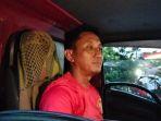 Pengemudi-truk-expedisi-Indrawan-saat-ditemui-setelah-mengisi-solar-di-SPBU-Desa-Celikah.jpg